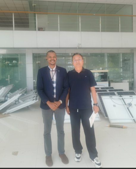 坦桑尼亞友人訪問(wèn)藍(lán)海陽(yáng)光公司，就繼續(xù)深化擴(kuò)大海外市場(chǎng)進(jìn)行交流合作